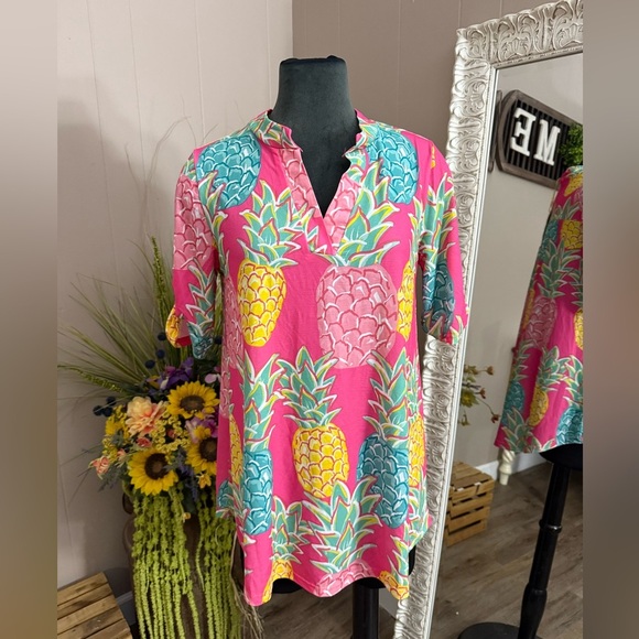 Simply Southern • Pineapple Half Sleeve V Neck Tunic - Picture 8 of 8